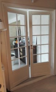 Ikkonoiden ja ovien huoltomaalaus